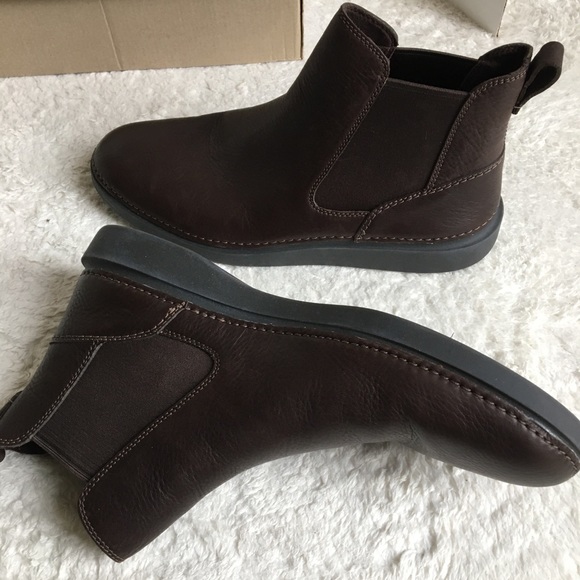 CLARKS Hale Mid Chelsea Boot CLARKS Hale Mid Chelsea Boot